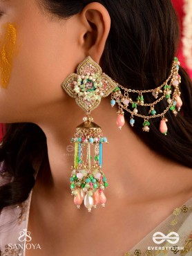 MANJUSUMANA - BEAUTIFUL BLOSSOM - MULTIPLE CHAIN EARRINGS EMBELLISHED WITH BEADWORK, A FLOWER MOTIF AND DANGLERS