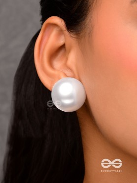 Classic serenade- statement white pearl stud 