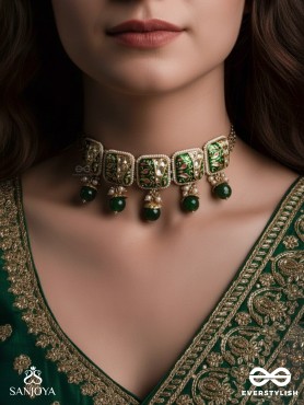 VANASHREE - QUEEN OF THE FOREST- MESMERIZING NECKLACE WITH VIBRANT GREEN AND GOLDEN ACCENTS, ADORNED WITH KUNDAN AND PEARLS