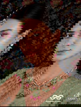 TARUNYA - YOUTHFUL CHARM - HANDMADE KUNDAN SET WITH NECKLACE, EARRINGS AND MAANGTIKA