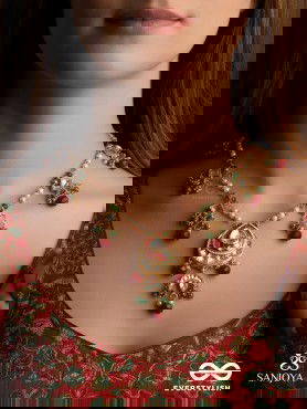 ANUPRITA - DIVINELY ADORNED - TRADITIONAL KUNDAN NECKLACE WITH PEARL AND BEADS