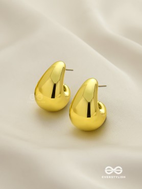 GOLDEN DRIP - POLISHED TEARDROP STUDS WITH A LUXURIOUS FINISH