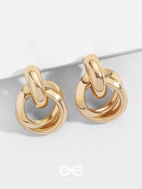 The Entangled Shimmer - Golden Elegant Studs