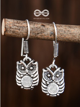 The Little Hanging Owls - Tiny Trinket Earrings