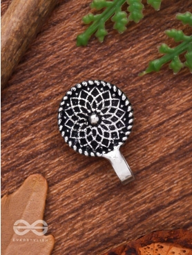 THE MANDALA MAGIC - OXIDISED NON-PIERCED NOSERING