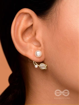 WHITE LIKE TULIPS - GOLDEN PEARL STUDS