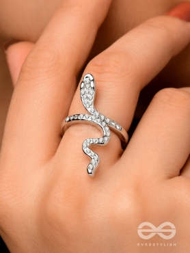 STUDDED SLYTHERIN - STATEMENT SILVER RING (ADJUSTABLE)