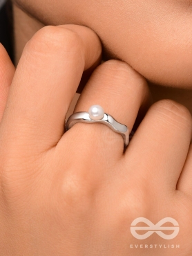 The Pearl Modesty - Silver Ring