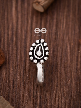The Little Oxidised Droplet Non-piercing Boho Nosepin