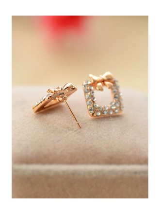 Endearing bowknot square studded earrings 