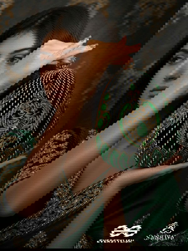 MEHREENA – OVAL DARK GREEN VELVET CLUTCH WITH INTRICATE HANDWORK AND GOLDEN METAL FRAME