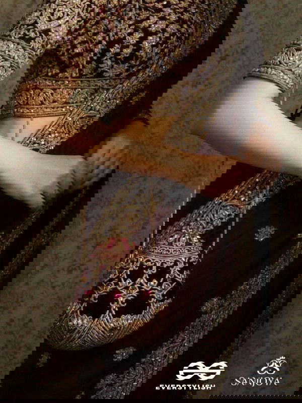 ZEENAT – OVAL DARK PINK VELVET CLUTCH WITH DETAILED EMBELLISHMENT AND GOLDEN METAL FRAME