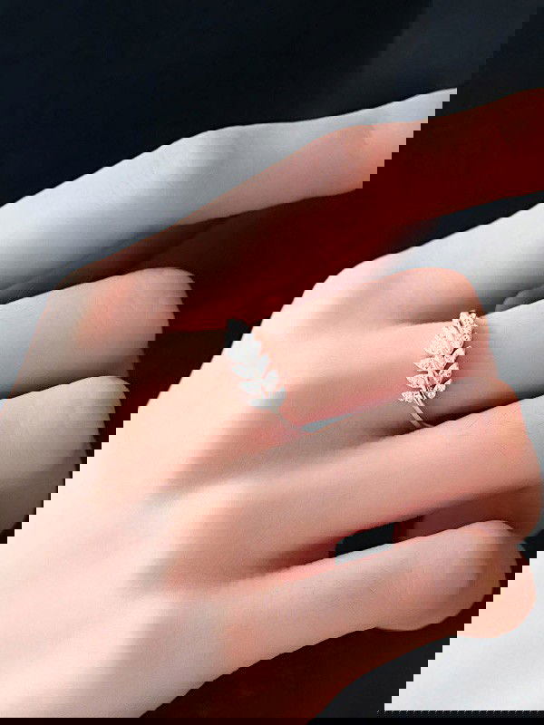 Lustrous  Leaves Adjustable American Diamond Ring