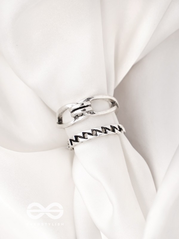The Antique Charms- Set of Two Silver Rings