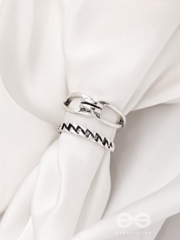 The Antique Charms- Set of Two Silver Rings