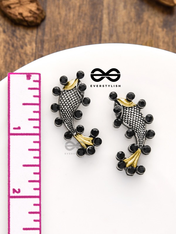 The Dual-Tone Embellished Fish Studs (Onyx Black)