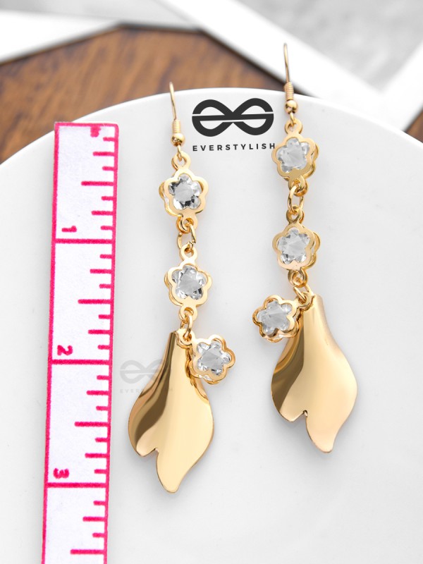 The Star Studded Shimmer - The Golden Charm Collection