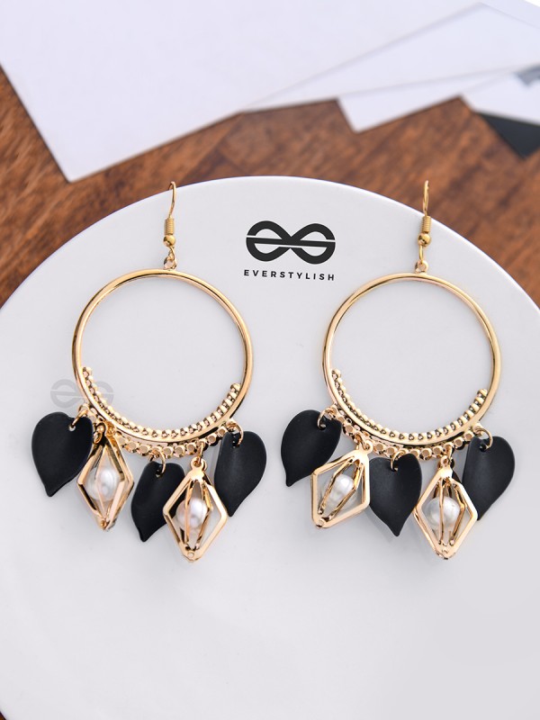 The Dangling Leaves and Geometric Pearls (Black) - The Golden Charm Collection