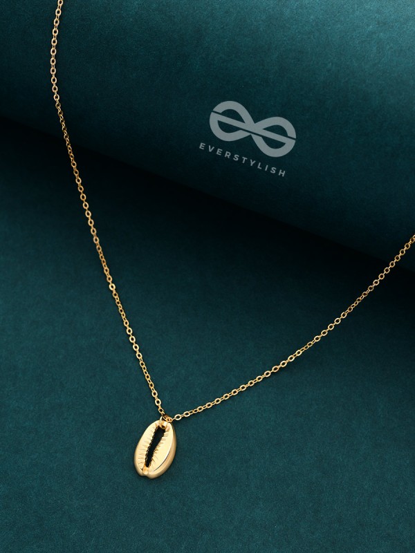 The Glamorous Golden Shell Necklace With Anti-Tarnish Coating