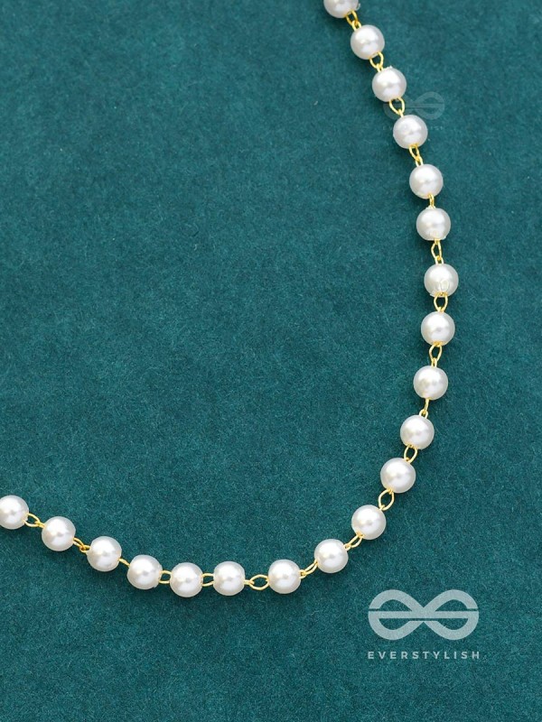 The Pearls of Elegance - Golden Statement Neckpiece