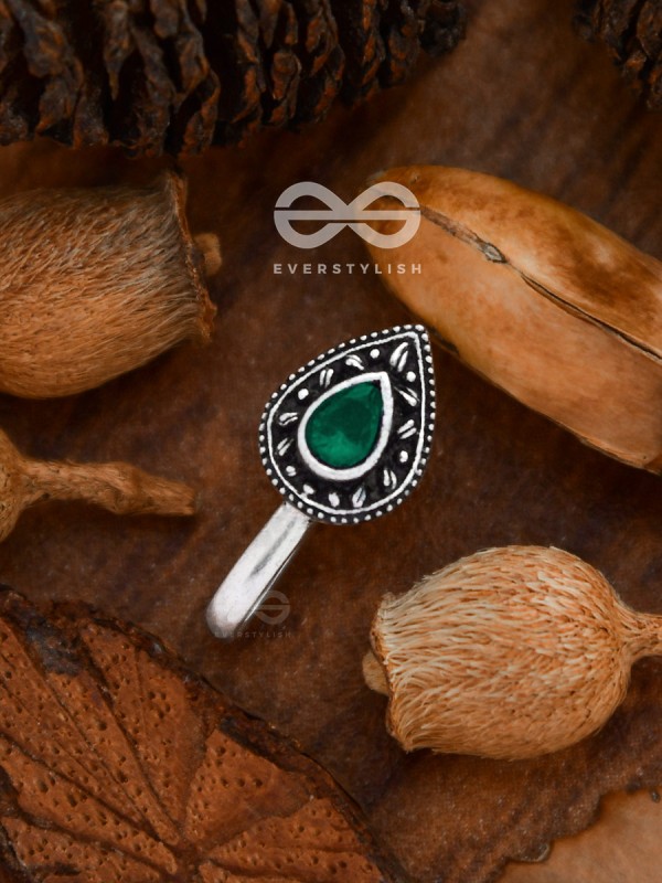 The Intricate Droplets - Embellished Non-pierced Nosepin (Emerald Green)
