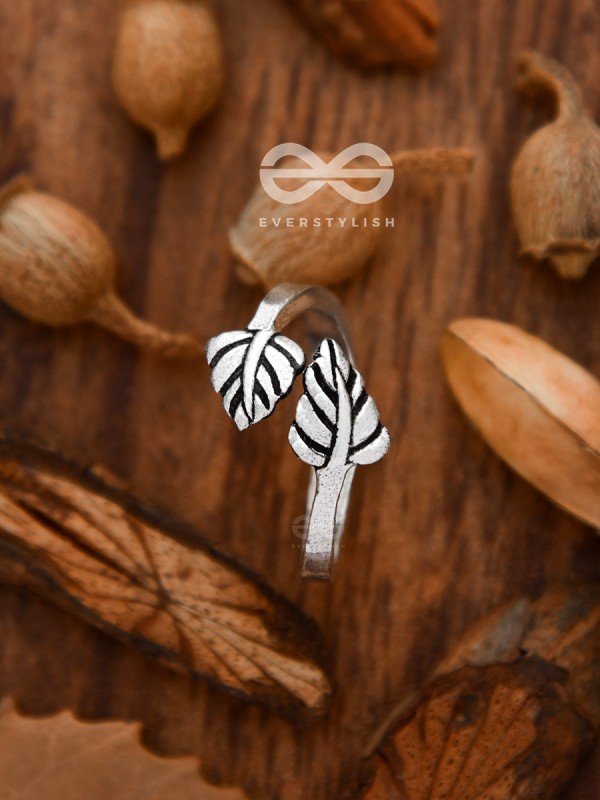 The Intricate Leaflets Toe Ring - Tiny Trinket Collection