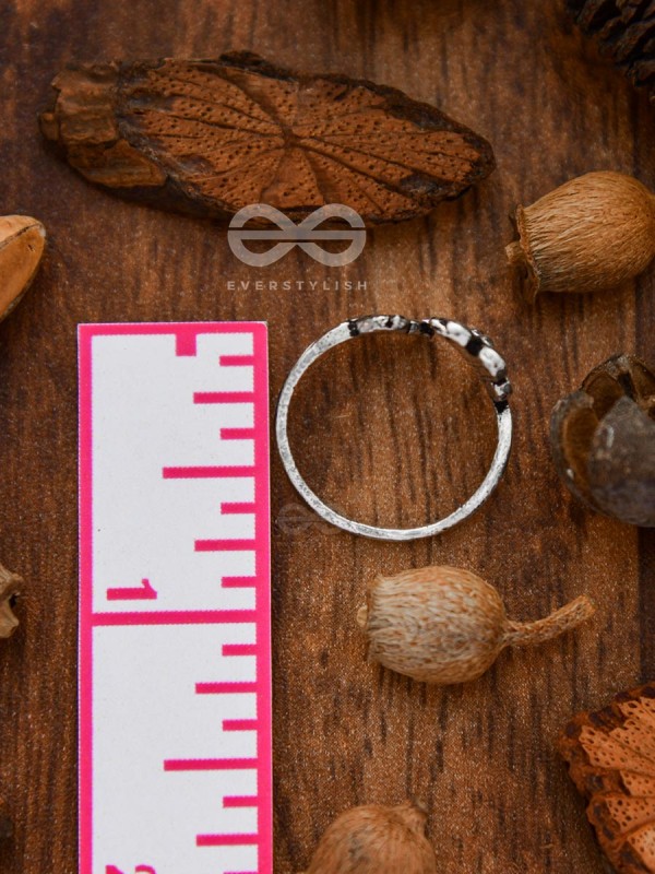 Nature's Delight Toe Ring - Tiny Trinket Collection