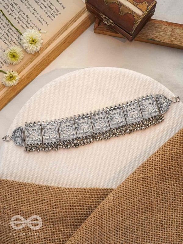 Spreading the Wings - Statement Boho Choker