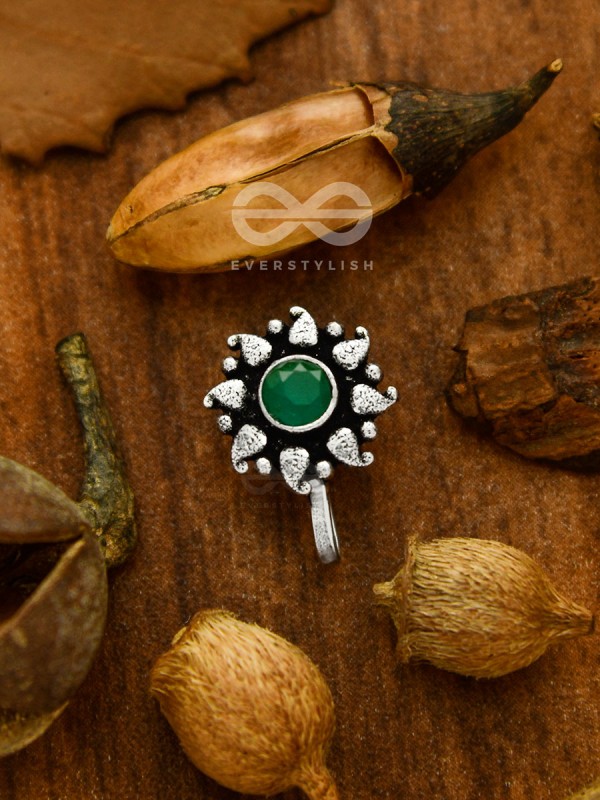 THE PAISLEY SUN - OXIDIZED NON-PIERCED NOSE-PIN (Green)