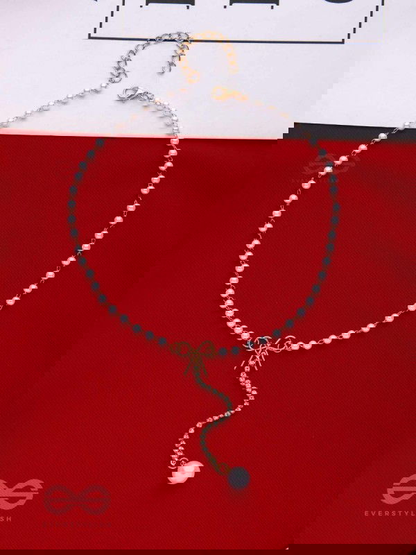 WEAR ME KNOT! pearl and bow detailed necklace