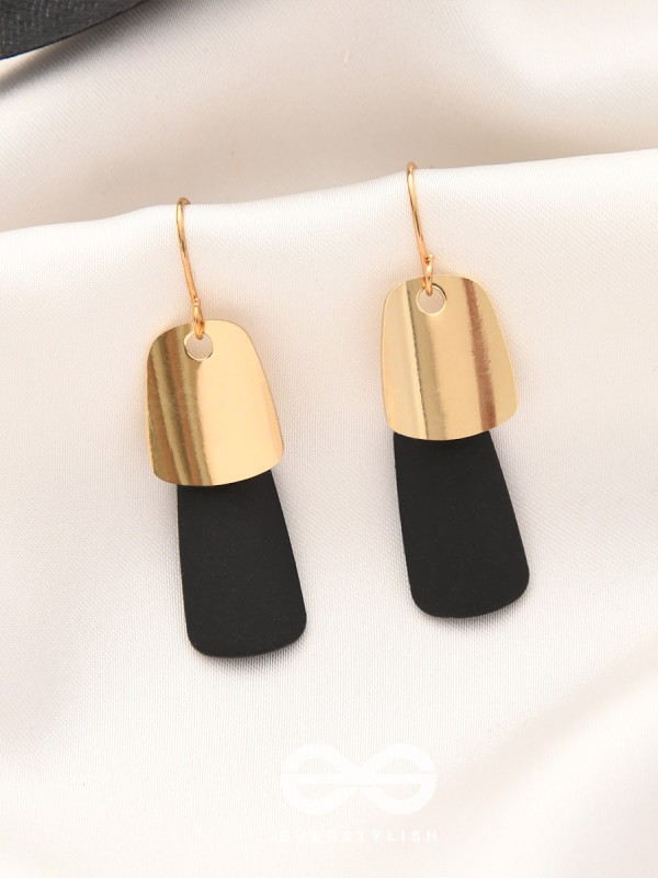Elemntary Elegance - Golden Casual Earrings