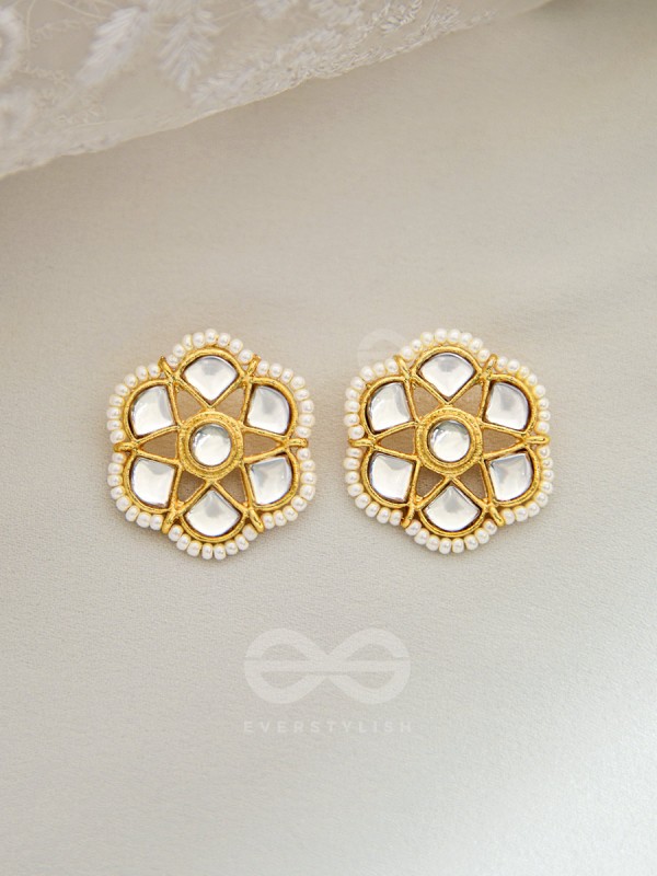 The Classy Elegance - Set of Statement Choker and Studs (Gray)