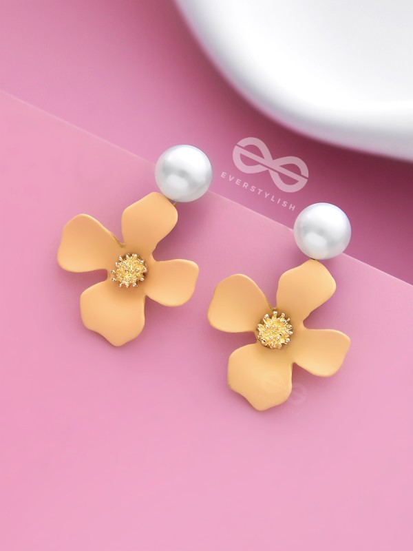 A FLORAL DELIGHT STATEMENT - PEARL EARRINGS