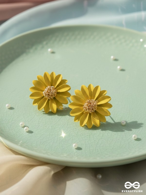 BLOOMING BLOSSOMS - Statement Stud Earrings (Bumblebee)
