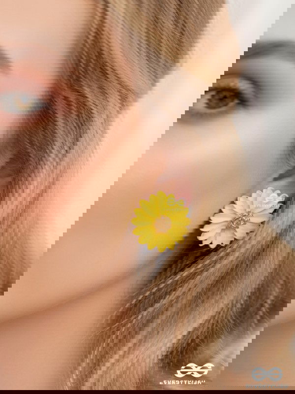 BLOOMING BLOSSOMS - Statement Stud Earrings (Bumblebee)