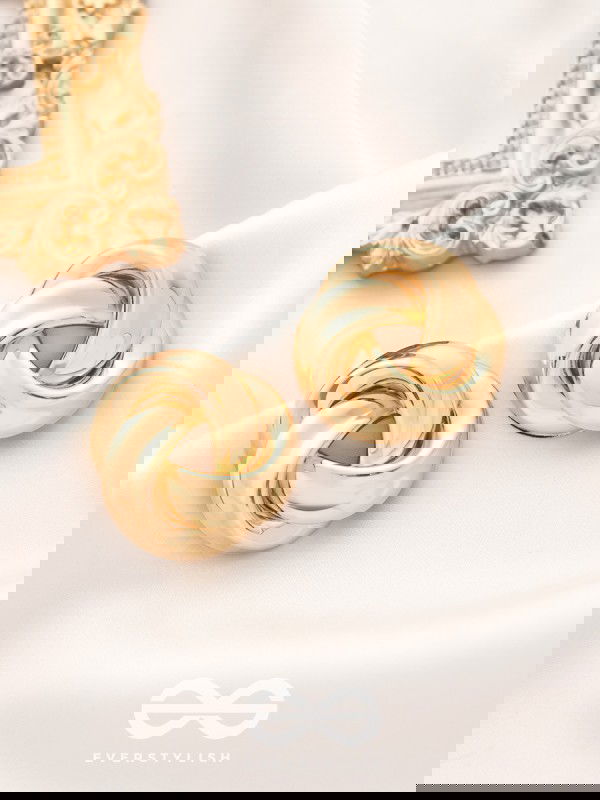 A Knot of Elegance - Statement Golden Studs