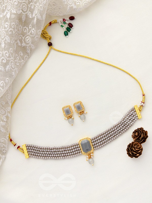 THE MYSTICAL MAGNIFICENCE - SET OF STATEMENT CHOKER AND EARRINGS (GREY)