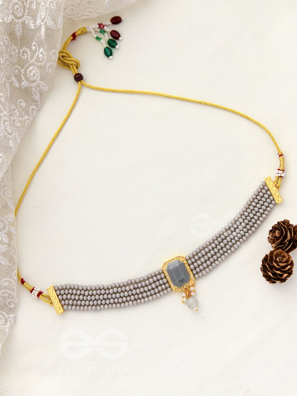 THE MYSTICAL MAGNIFICENCE - SET OF STATEMENT CHOKER AND EARRINGS (GREY)