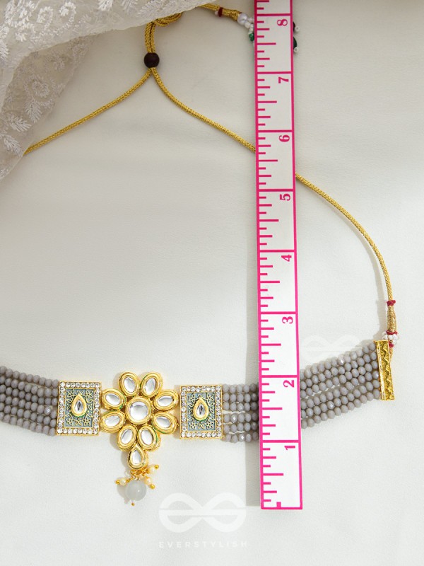 THE ETHERAL ELEGANCE - SET OF STATEMENT CHOKER AND EARRINGS (GREY)