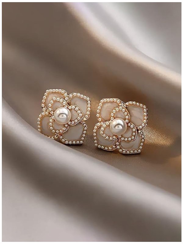 RADIANT DEWFLOWER - GOLDEN ENAMELLED STUDS (WHITE)