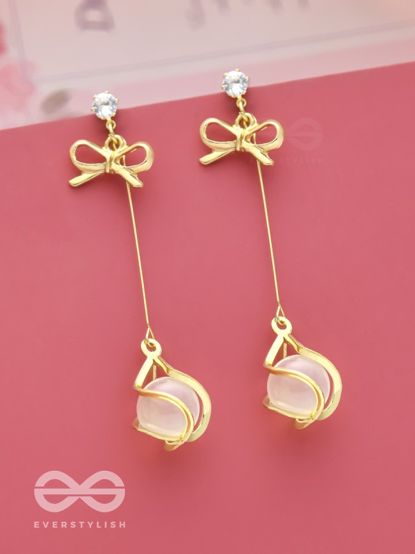 The Golden Globe Star- Elegant Golden Earrings