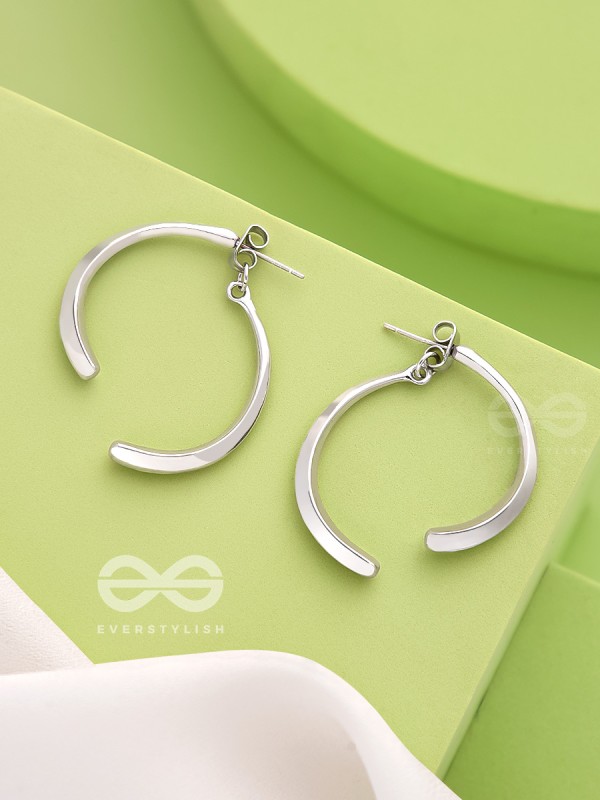 The Broken Bow- Elegant Silver Earrings