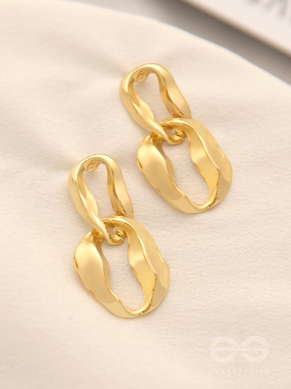 The Link Up- Chic Golden Earrings