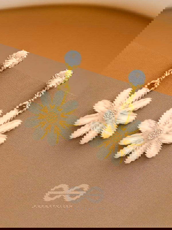 The Snowdrop- Cute Golden Earrings (Chiffon White)