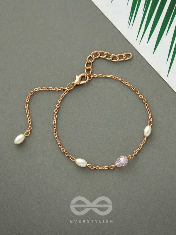 The Sunlit Beach- Pearls and Crystal Studded Golden Bracelet