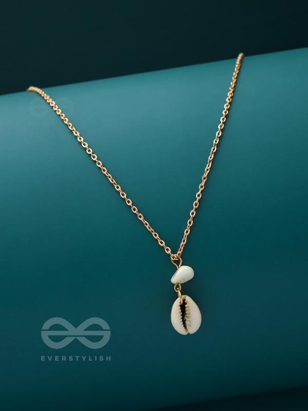 Beach Nostalgia- Golden Seashell Necklace With Anti-Tarnish Coating