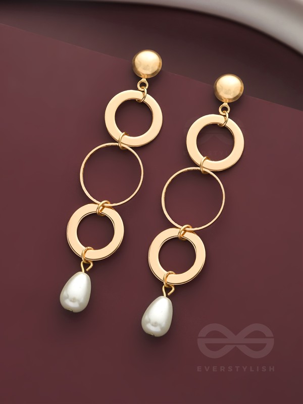 The Drizzly Loops- Golden Pearl Earrings