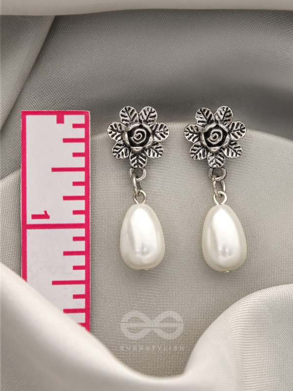 The Frosty Dewdrop- Oxidised Pearl Earrings