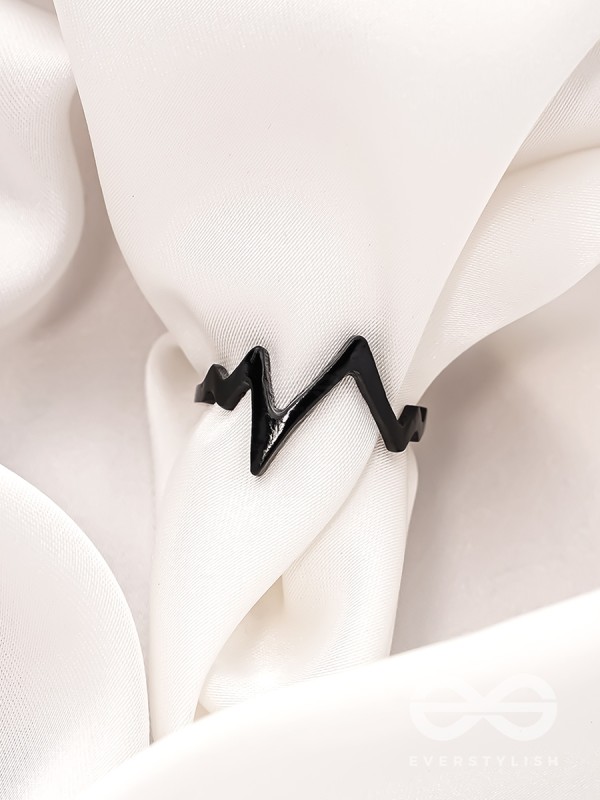  THE TWISTED VINE- ELEGANT BLACK RING