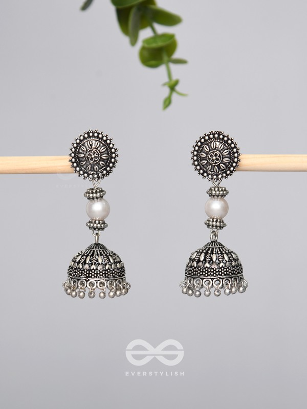 Shadow of Sun- Oxidised Pearl Earrings
